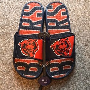 Mens size 9-10 Chicago Bears slippers - Brand New